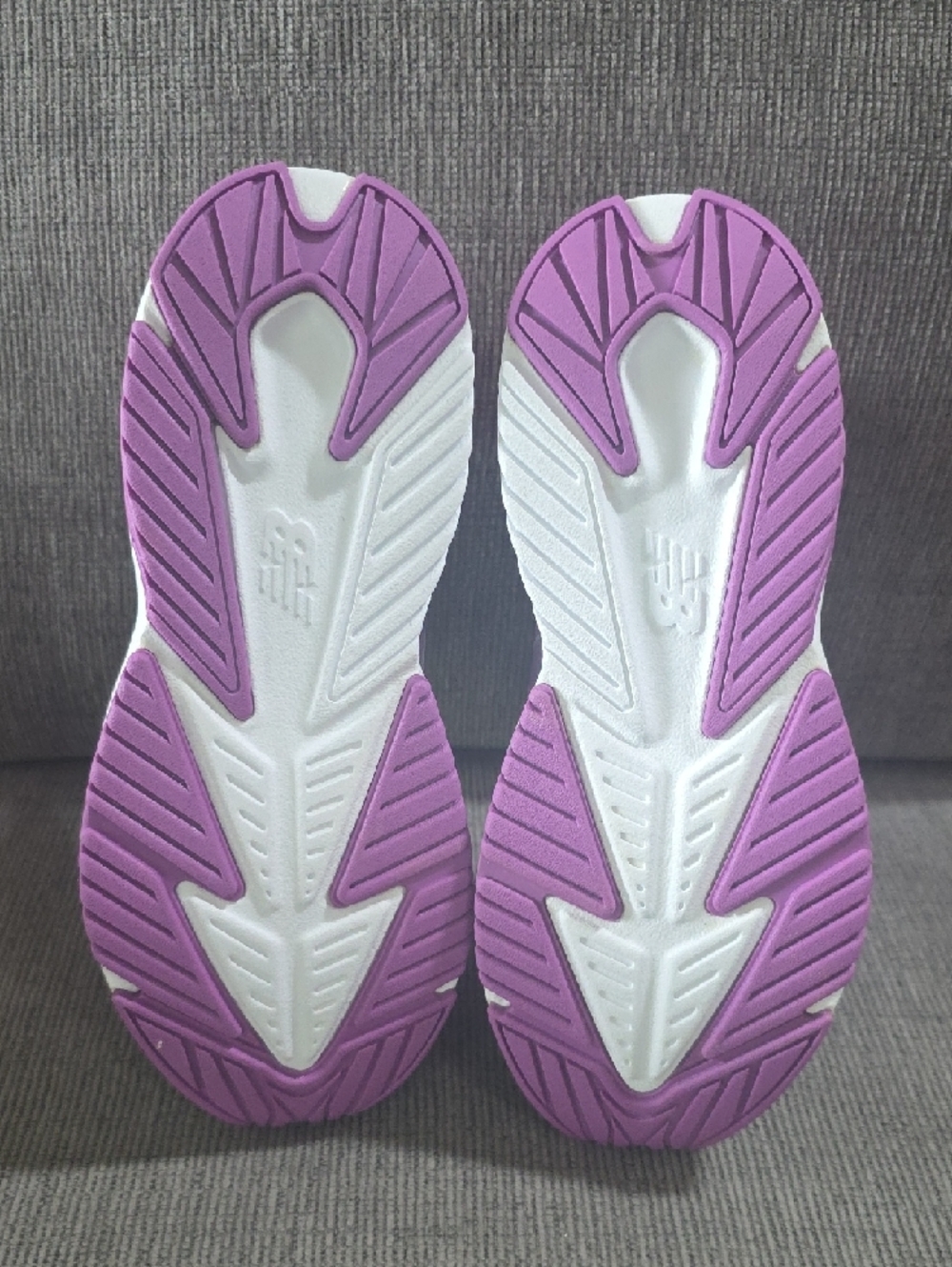 New Balance Girls Pink & Purple Rave Run v2 Bungee Lace With Strap Size 3Wide. - Picture 9 of 15